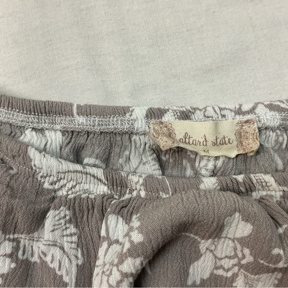 Altar'd State Women's Gray/White Puff Sleeve Crop Top Red Tassel Tie, Size M - Picture 3 of 8